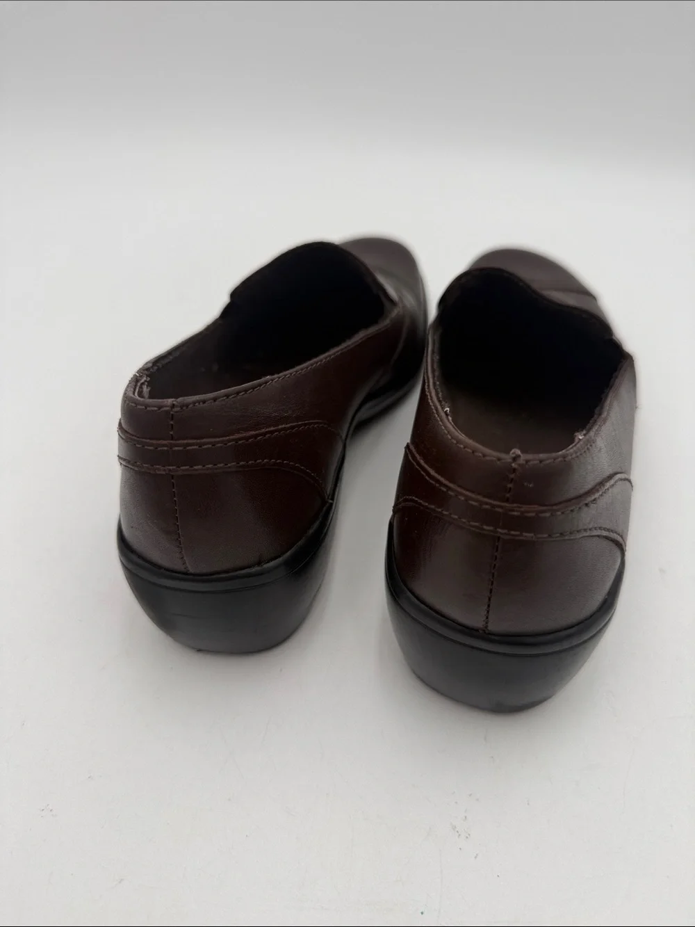 Clarks Women's Brown Leather Slip-On Loafers 6.5M casual office comfort retro